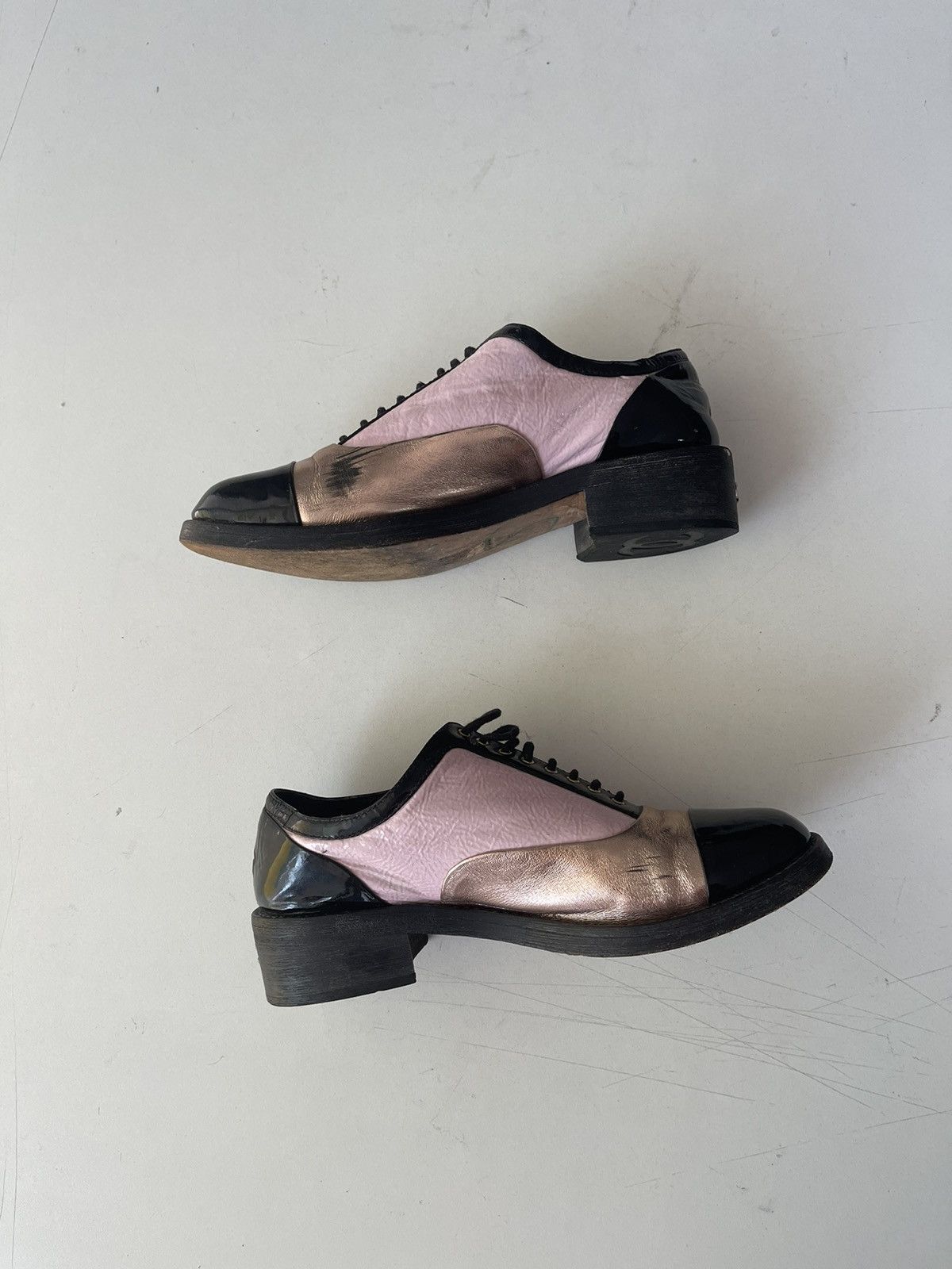 Chanel × Designer Chanel S/S 2017 runway patent leather shoes Size US 7 / IT 37 - 5 Thumbnail