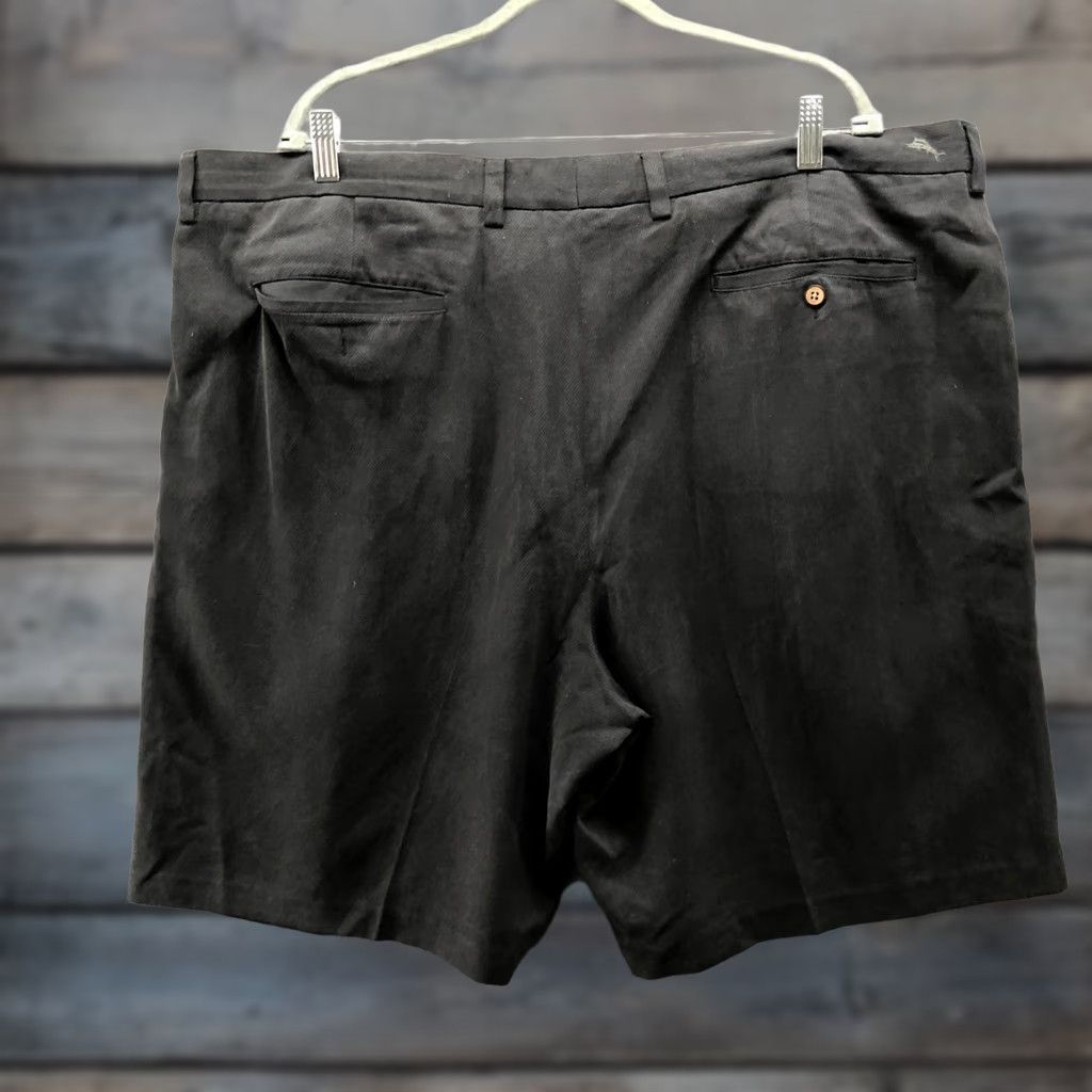 Tommy Bahama Tommy Bahama Silk Blend Shorts Mens 42 Black Pleated Front Relaxed 9" Inseam Size US 42 / EU 58 - 1 Thumbnail