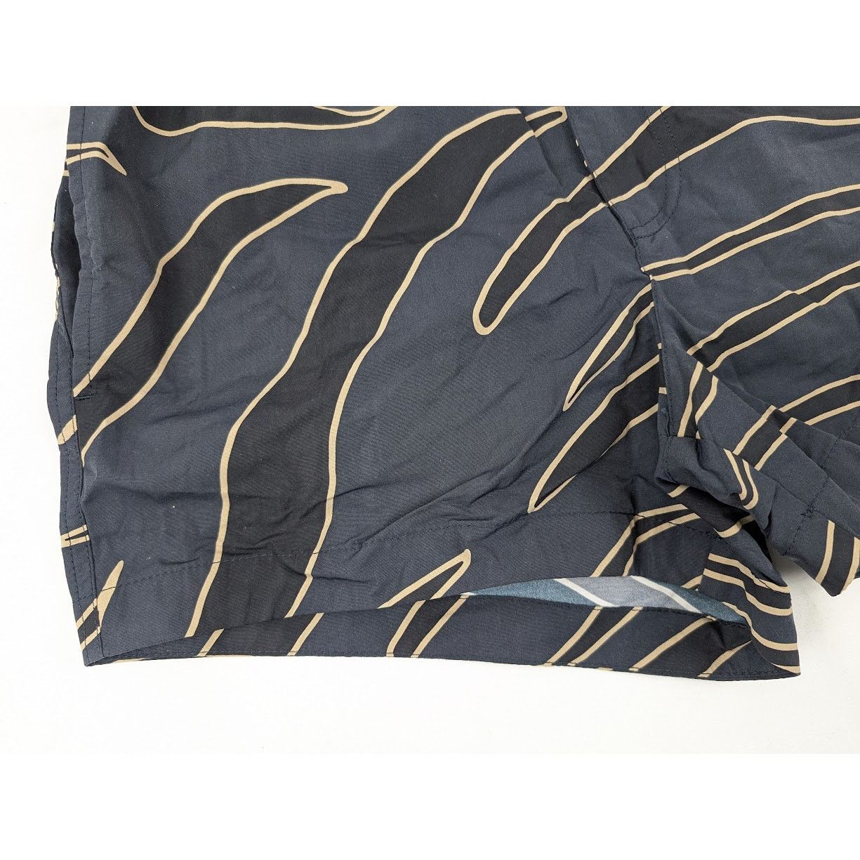 Bottega Veneta o1rshd1 Nylon Animal Print Boxer Short in Navy/Black/Sesame Size US 32 / EU 48 - 9 Thumbnail
