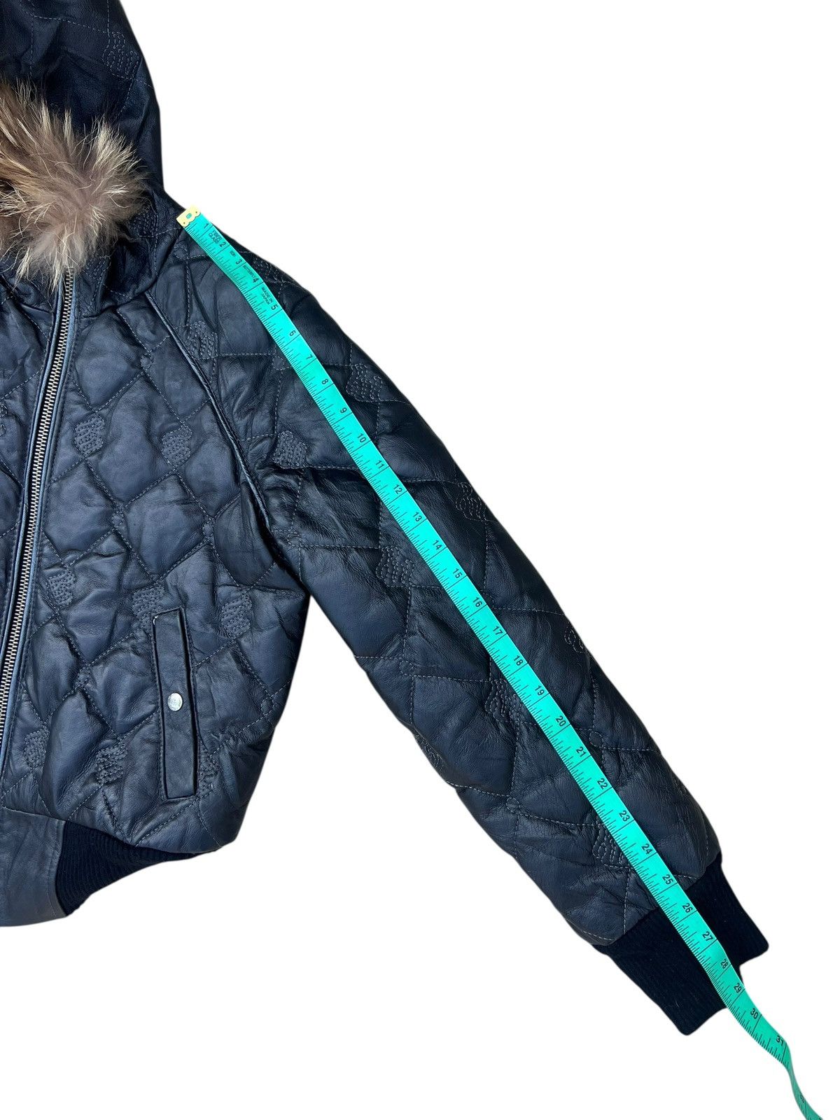 Rocawear Vintage Y2K Rocawear Quilt Crop Down Leather Jacket Real Fur Size US S / EU 44-46 / 1 - 5 Thumbnail