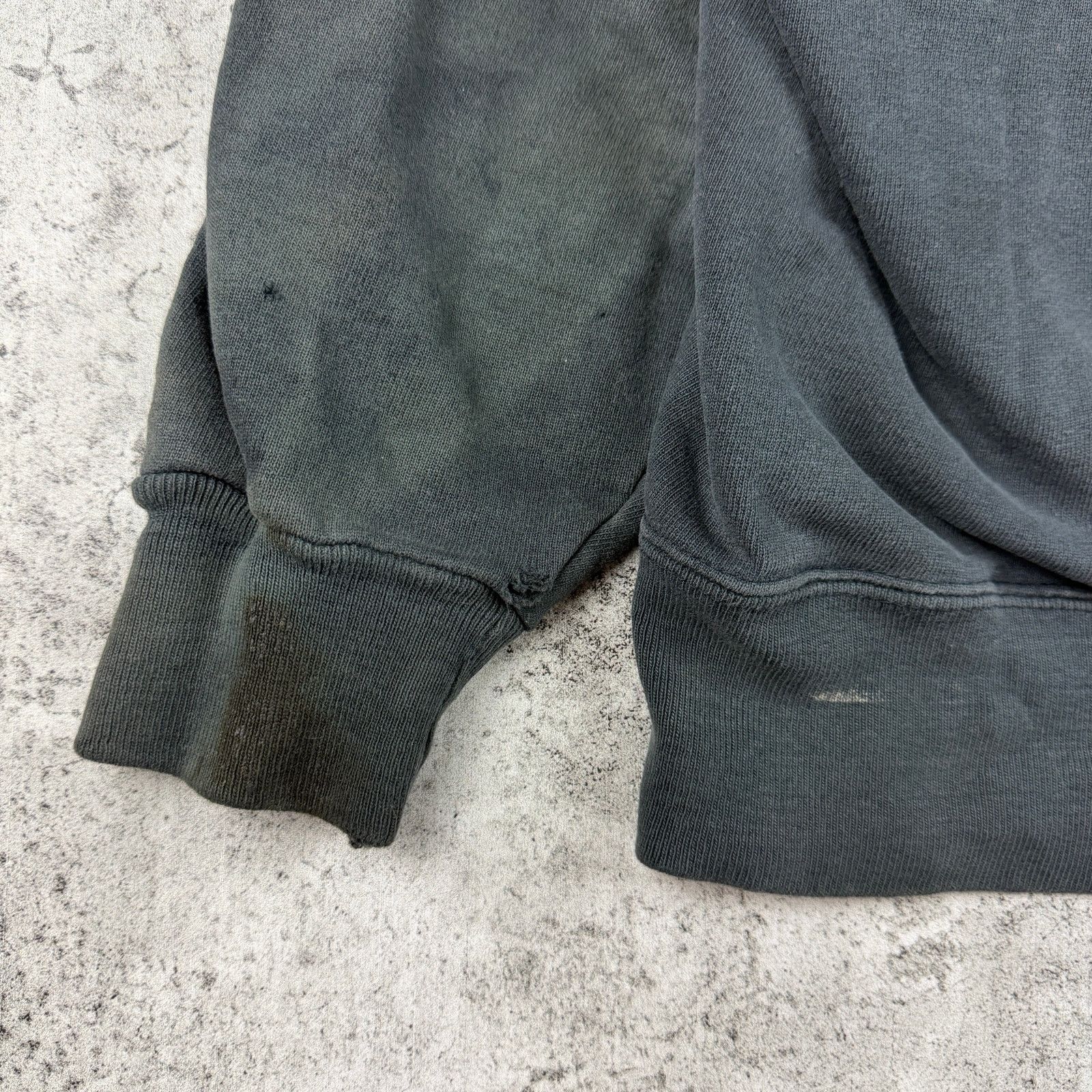 Champion Vintage Champion Sweatshirt Distressed Size Medium USA Made Size US M / EU 48-50 / 2 - 13 Thumbnail