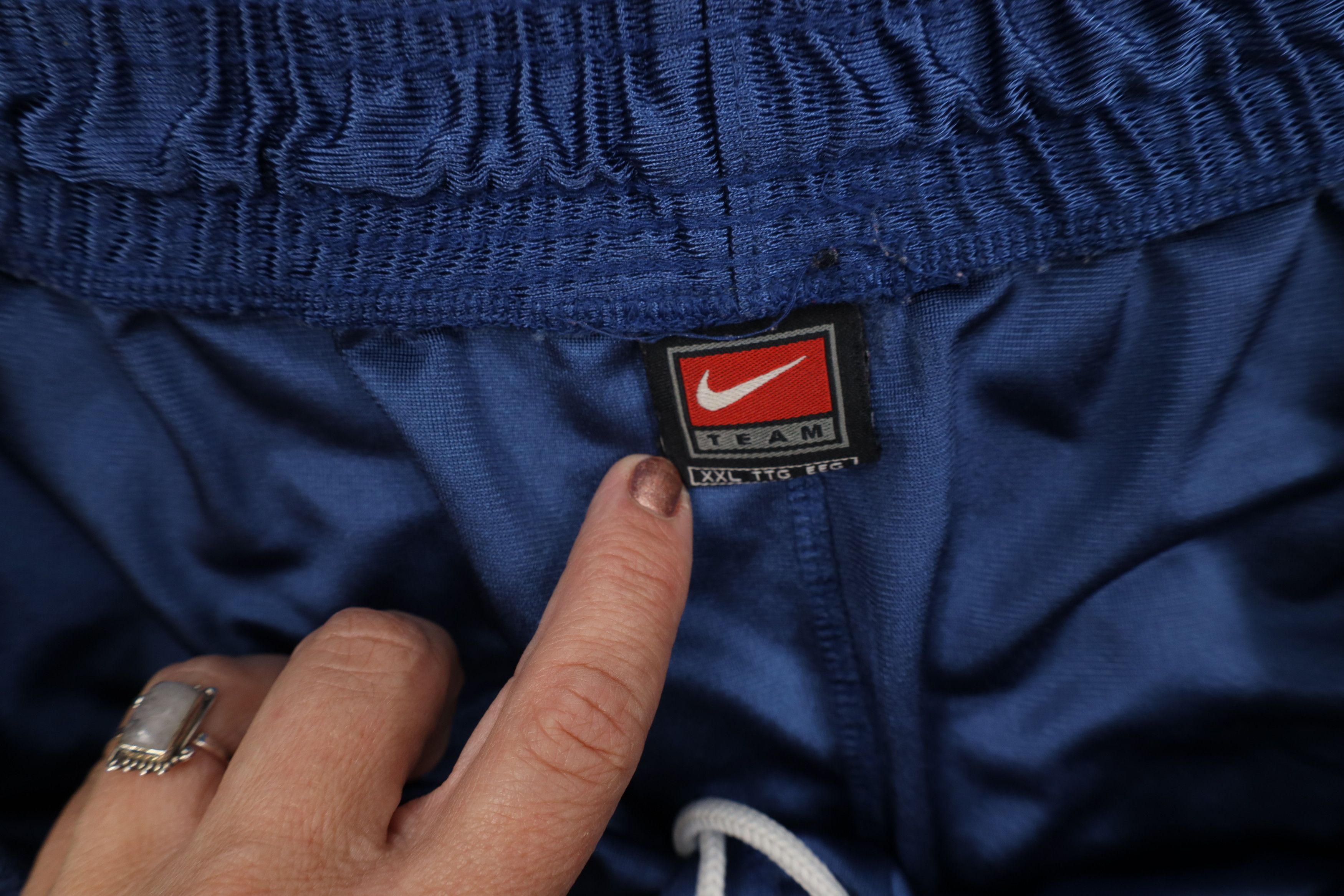 Nike Vintage Nike Mini Swoosh Duke University Basketball Shorts Size US 38 / EU 54 - 8 Thumbnail