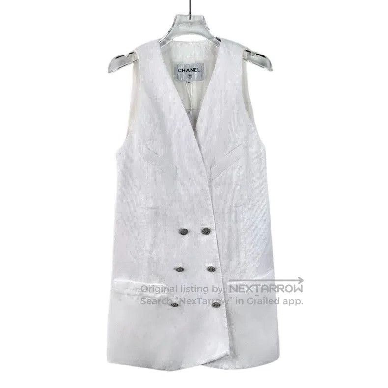 Chanel Chanel White cotton V-neck double-breasted sleeveless vest Size XS / US 0-2 / IT 36-38 - 1 Thumbnail