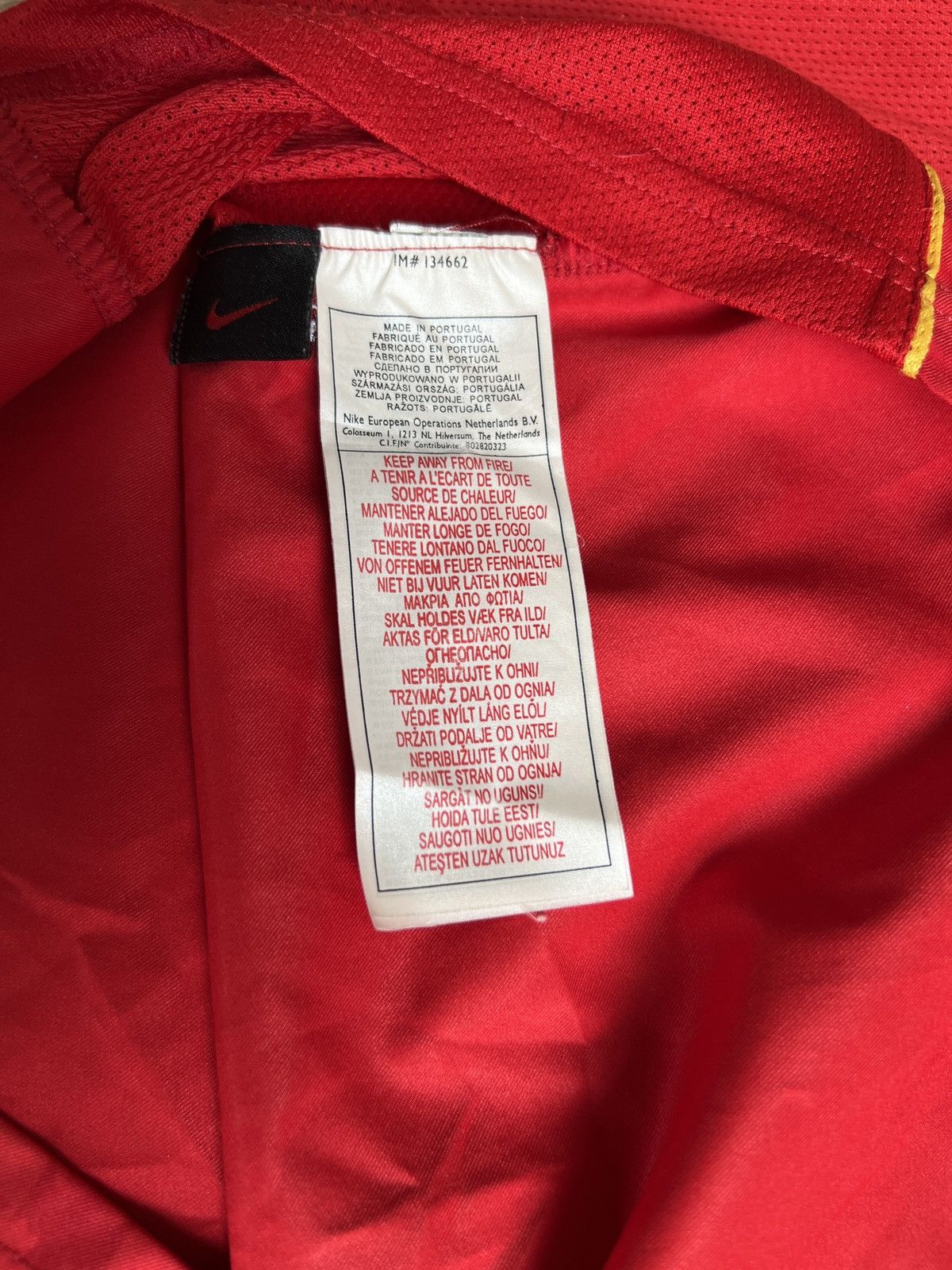 Vintage Vintage Blockcore Soccer jersey Portugal Nike total 90 Sz M Size US M / EU 48-50 / 2 - 6 Thumbnail