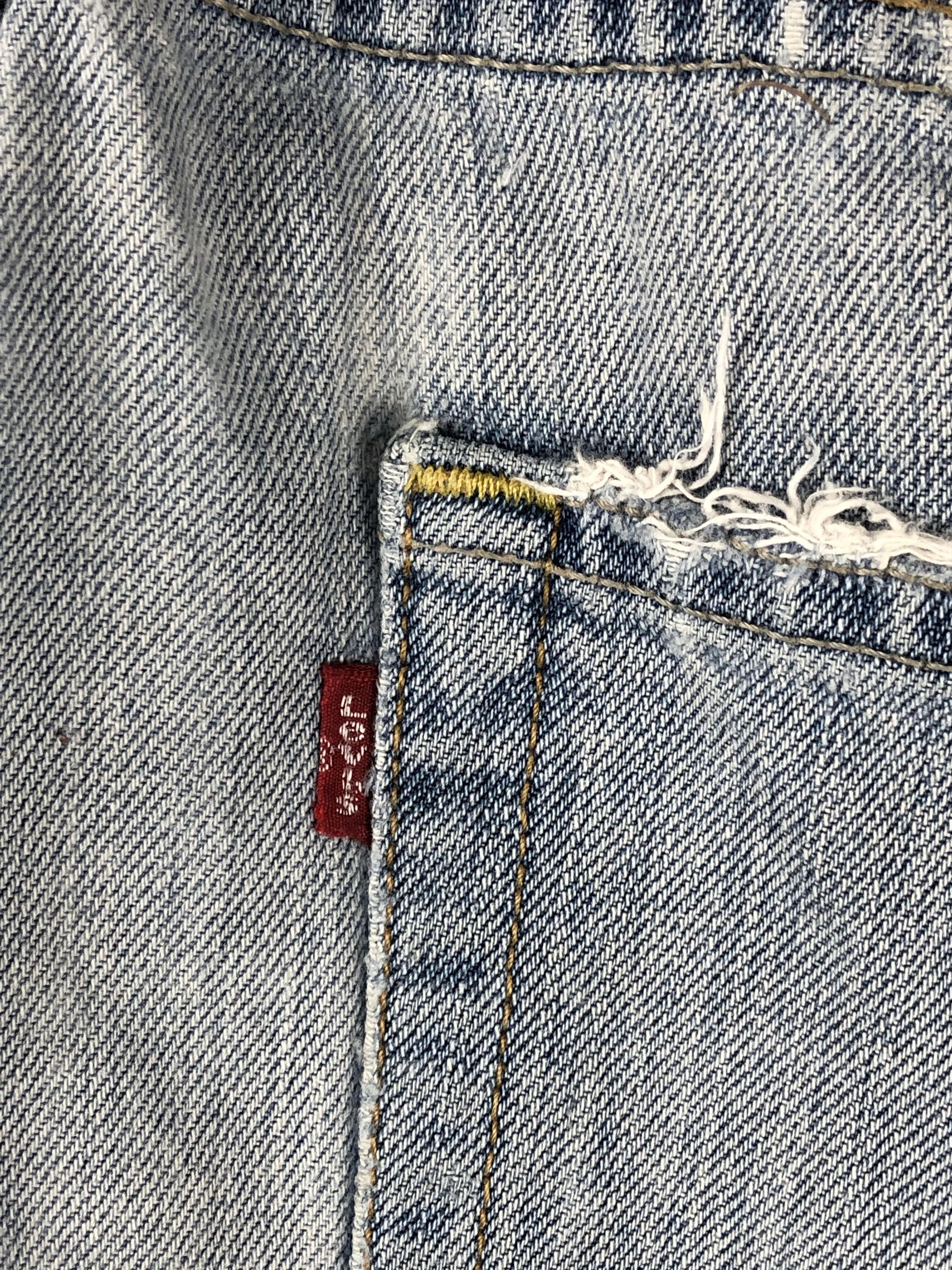 Vintage Disressed Levis 569 Light Wash Jeans DP2270