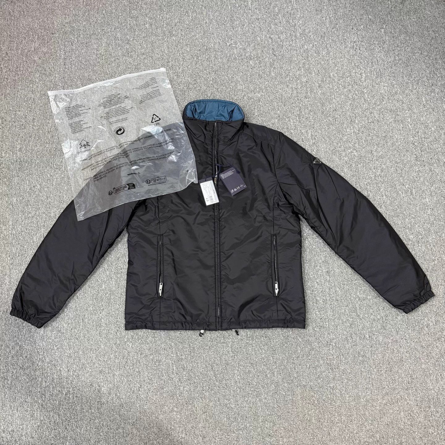 Prada Prada NWT triangle logo double-faced puffer size 48 Size US M / EU 48-50 / 2 - 1 Thumbnail