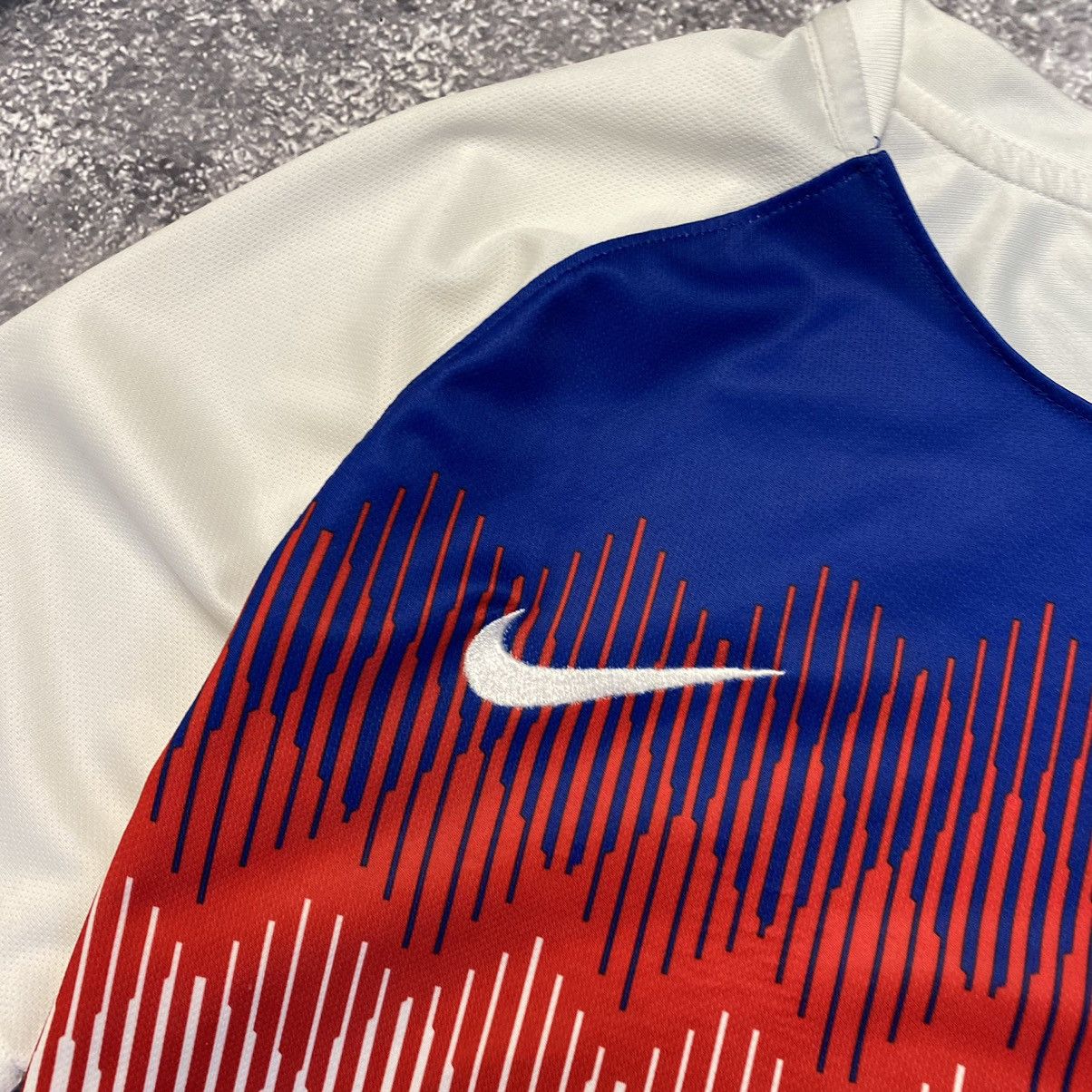 Vintage Men’s Nike FC England National Football team jersey Size US S / EU 44-46 / 1 - 7 Thumbnail