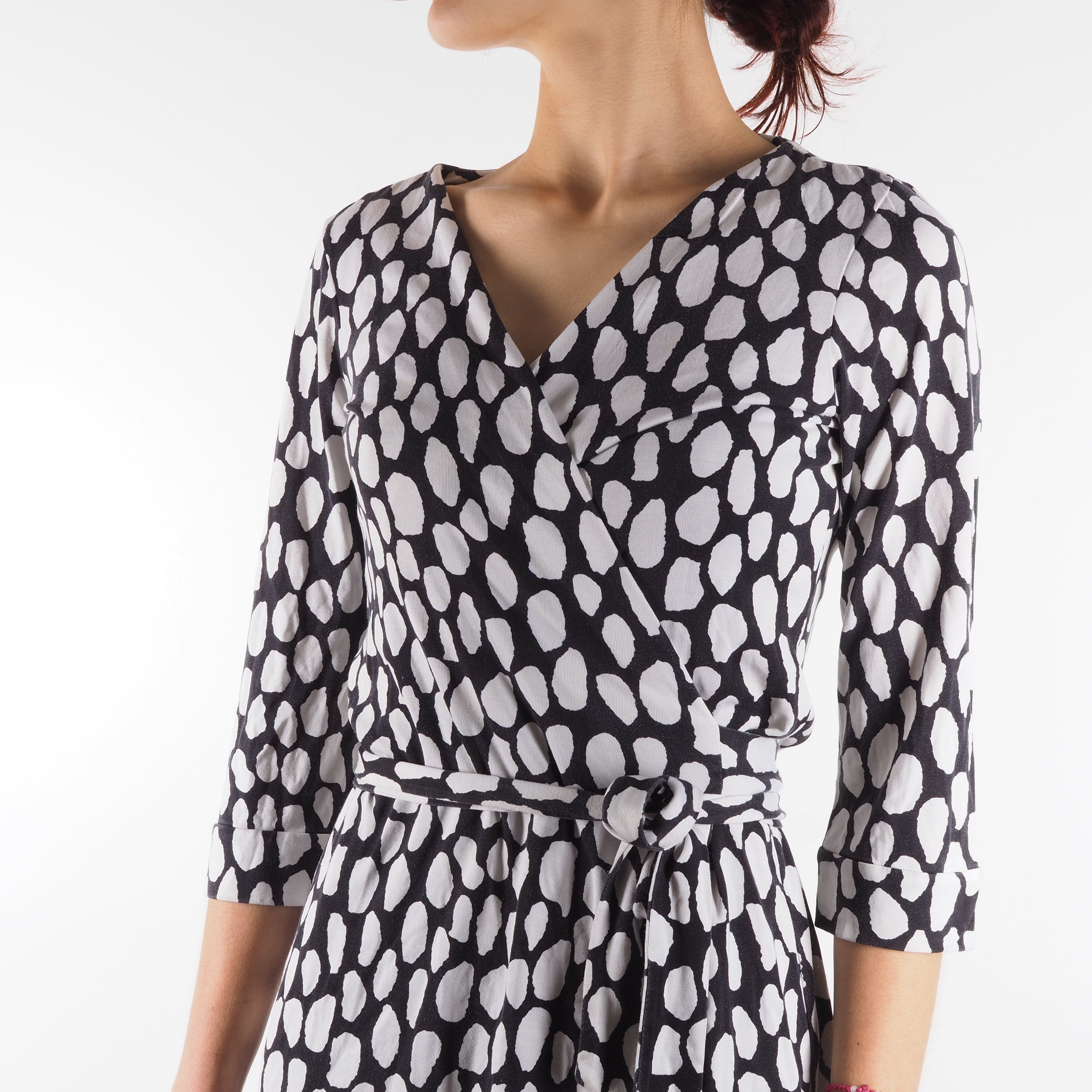 Diane von Furstenberg Diane Von Furstenberg Silk Geometric Black White Dress Size S / US 4 / IT 40 - 2 Thumbnail