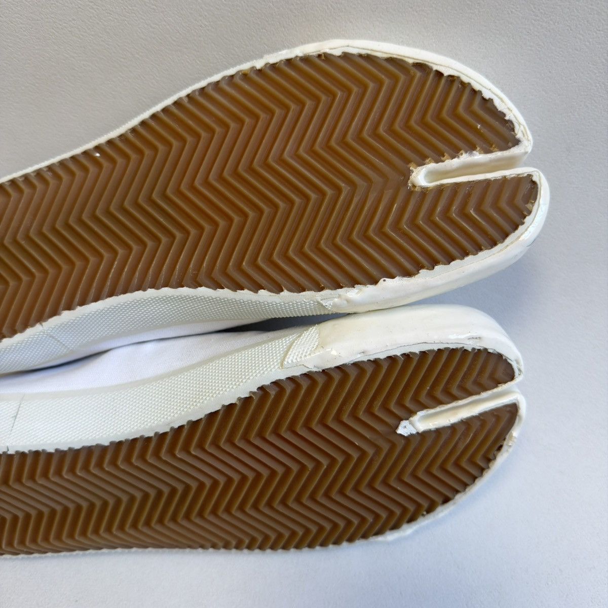 Maison Margiela S/S 20 White ‘Resin Dipped’ Tabi Sneakers Size US 8 / IT 38 - 16 Thumbnail