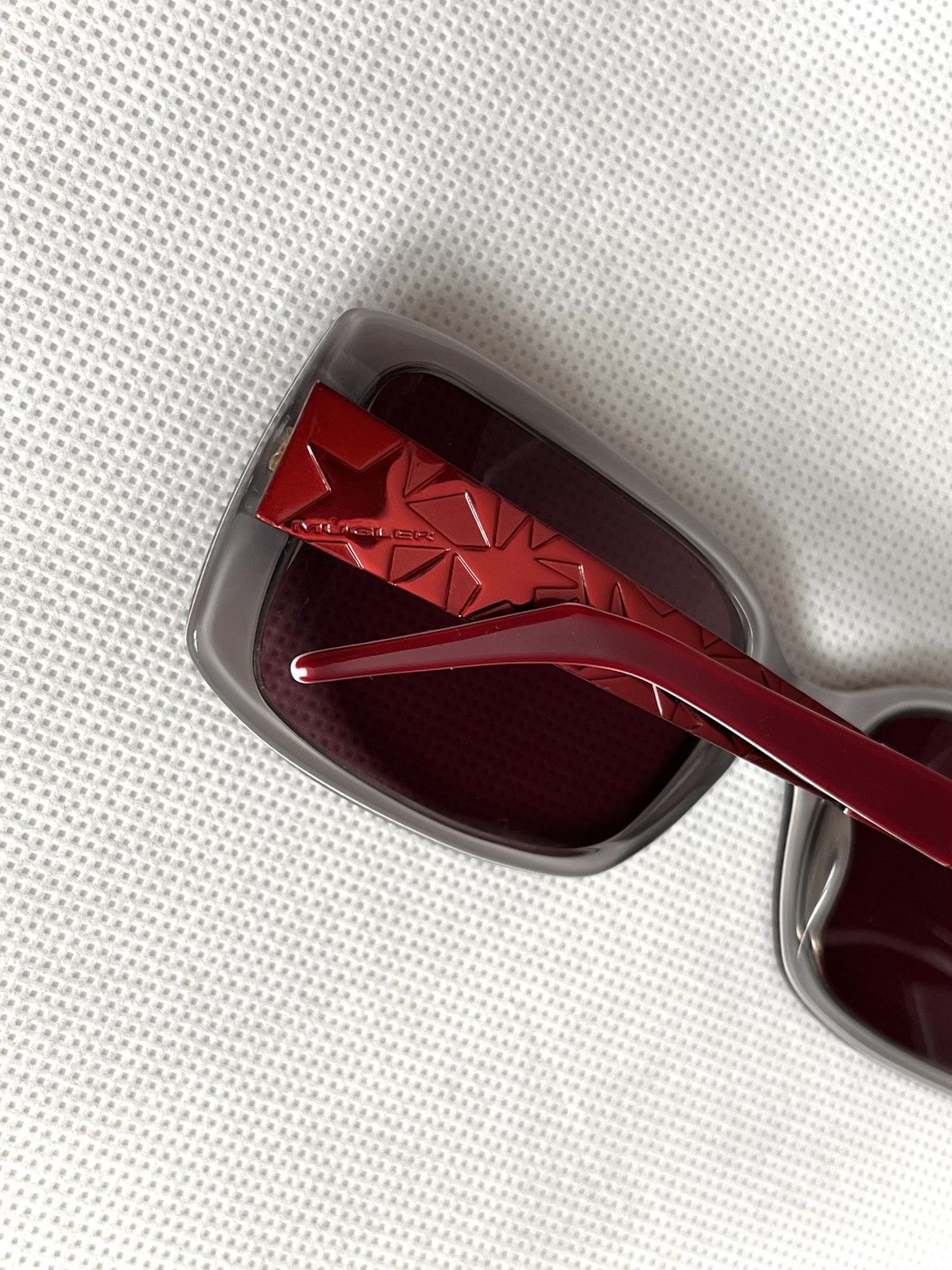 Mugler × Thierry Mugler Mugler Red Stars Sunglasses Avant Garde Size ONE SIZE - 8 Thumbnail