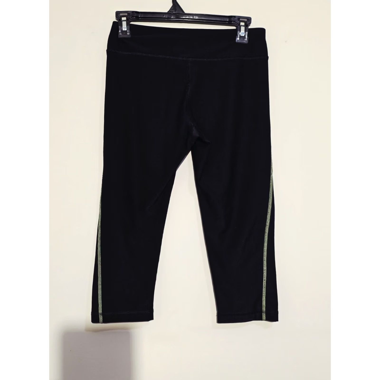 Vintage Vogo Athletica Athletic Leggings Womens Size S Black Capri Athletic Skinny Yoga Capri Leggings Womens Black Size 28" / US 6 / IT 42 - 7 Thumbnail