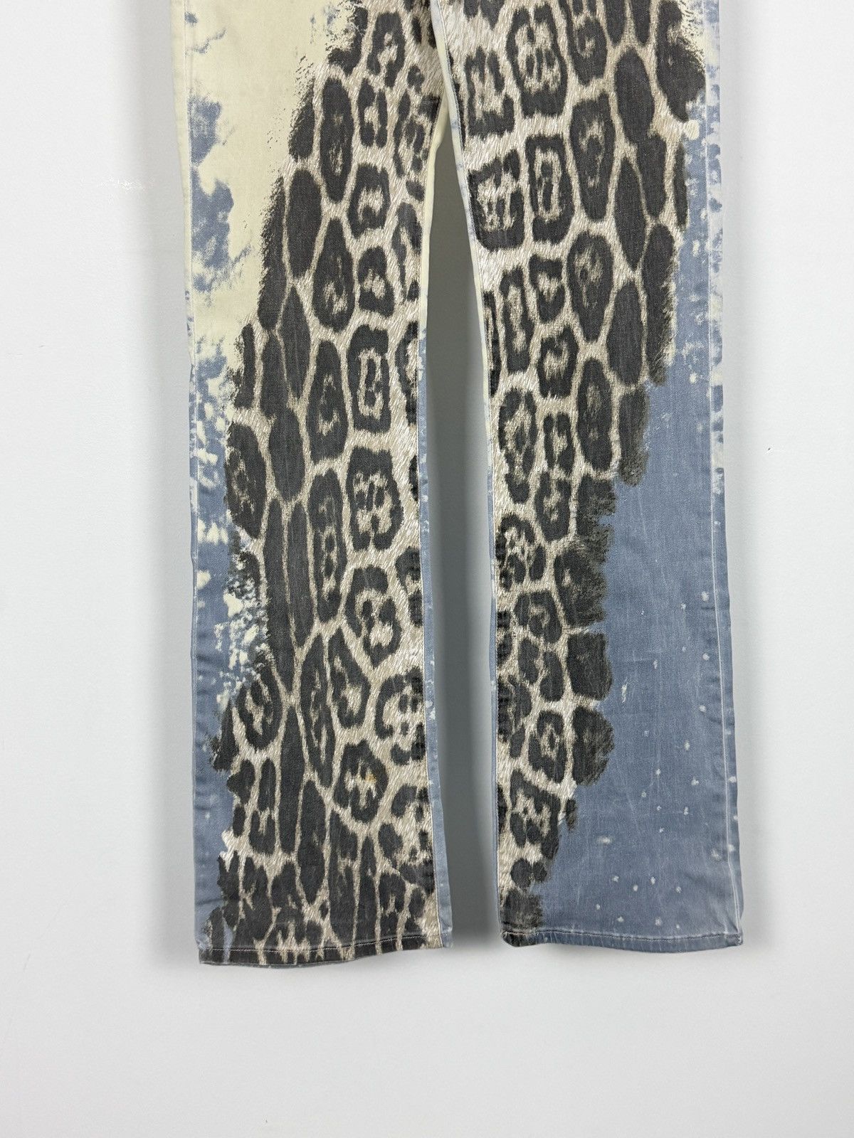 Roberto Cavalli Roberto Cavalli 2000’s Flared Leopard Explosion Denim Jeans Size 29" - 5 Thumbnail