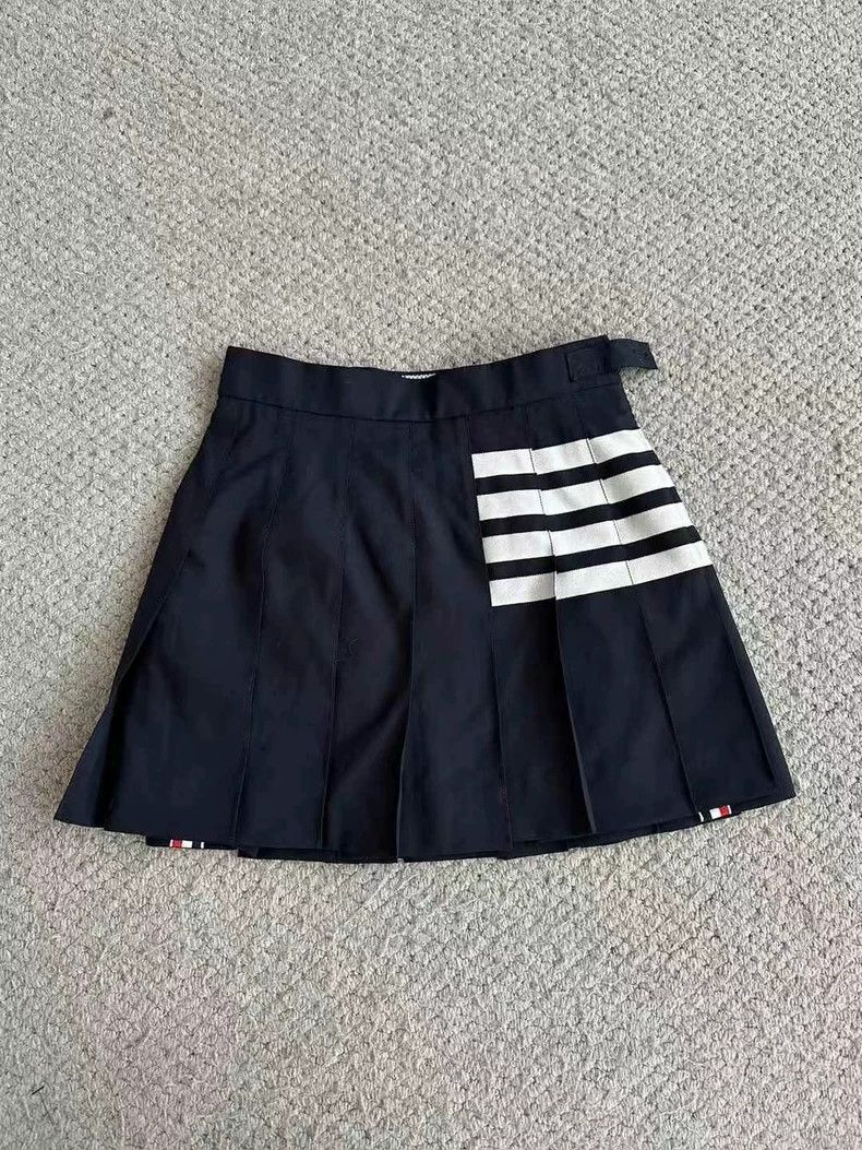 Thom Browne Thom Browne Dark blue classic four-striped wool pleated ski Size 24" / US 00 / IT 34 - 1 Thumbnail