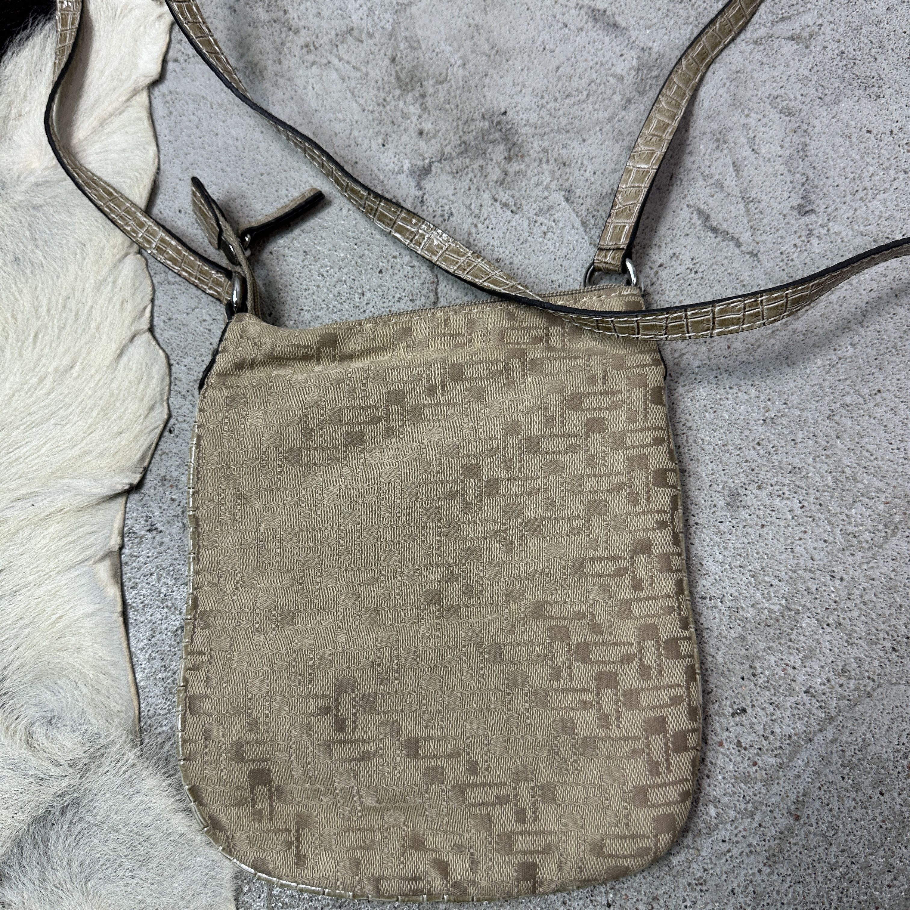 Guess Vintage Avant Garde Guess Crossbody Mini Bag Y2K Size ONE SIZE - 4 Thumbnail