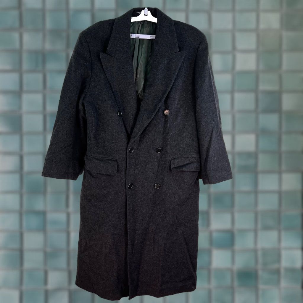 Vintage VINTAGE BOGGIO Italian Cashmere Wool Overcoat Mens Size 46 Dark Gray Double-Breasted Shawl Collar Heavyweight Business Classic Size US S / EU 44-46 / 1 - 1 Thumbnail