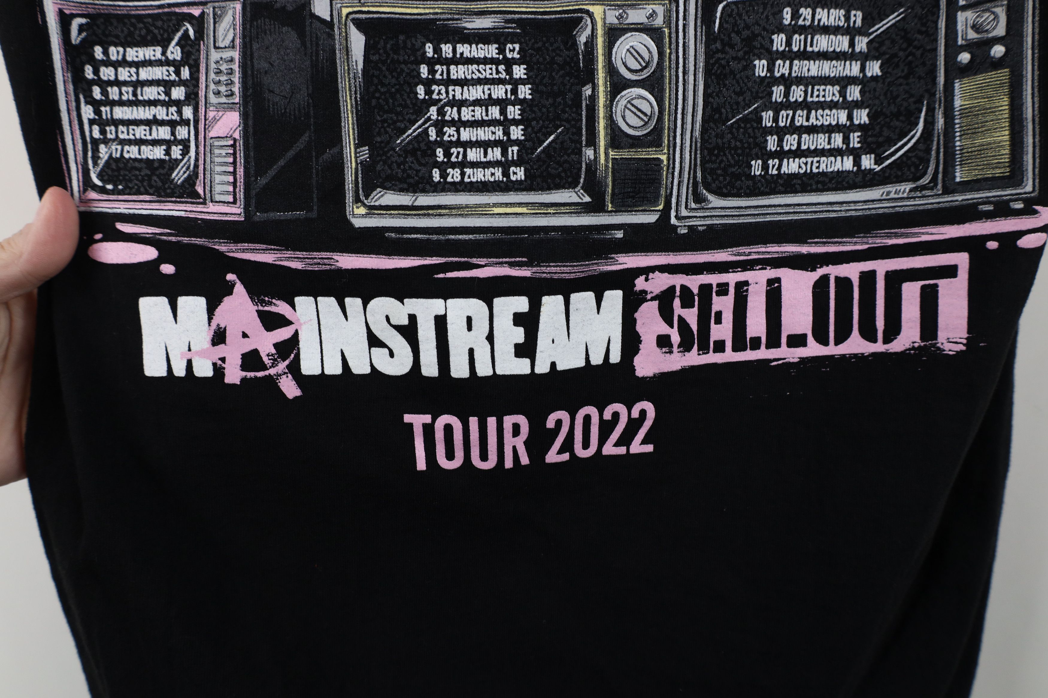 Vintage Machine Gun Kelly Spell Out Mainstream Sellout Tour T-Shirt Size US S / EU 44-46 / 1 - 13 Thumbnail