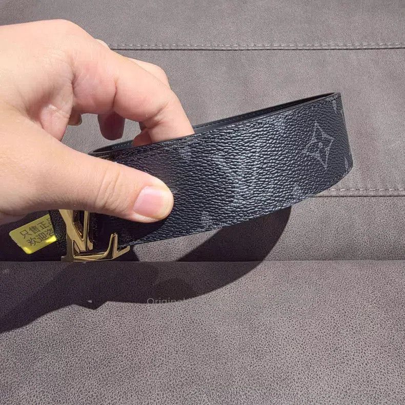 Louis Vuitton Louis Vuitton Gold buckle black presbyopic smooth buckle b Size ONE SIZE - 2 Thumbnail
