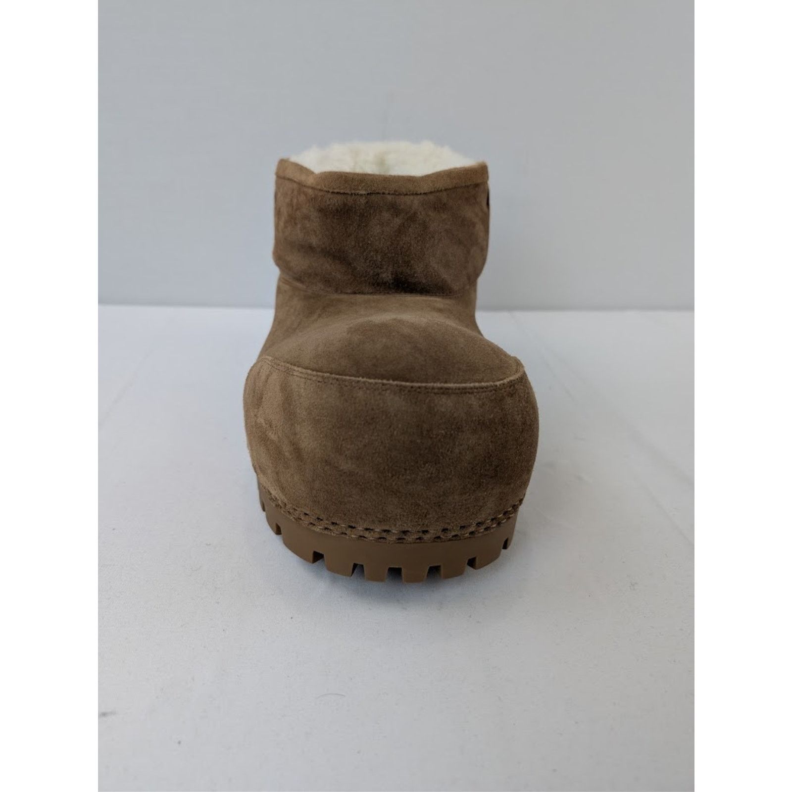 Balenciaga o1rshd1 Q: 2 / DUP / Alaska Fur Bootie in Brown/White Size US 8 / EU 41 - 13 Thumbnail