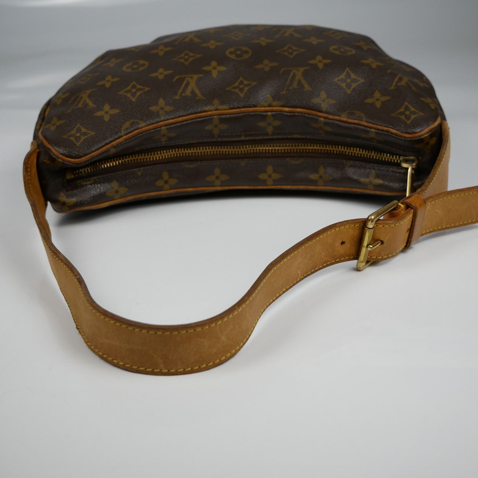 Louis Vuitton Louis Vuitton Croissant MM Bag Size ONE SIZE - 6 Thumbnail