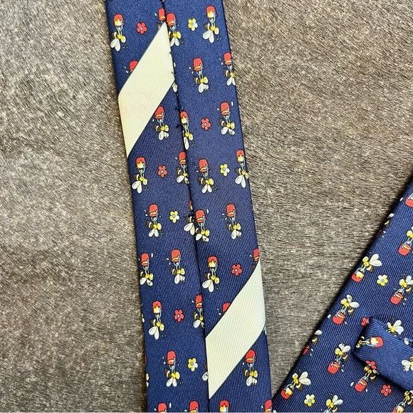 Salvatore Ferragamo Feragammo Floating Honeybee Bees Printed Silk Tie Size ONE SIZE - 5 Thumbnail