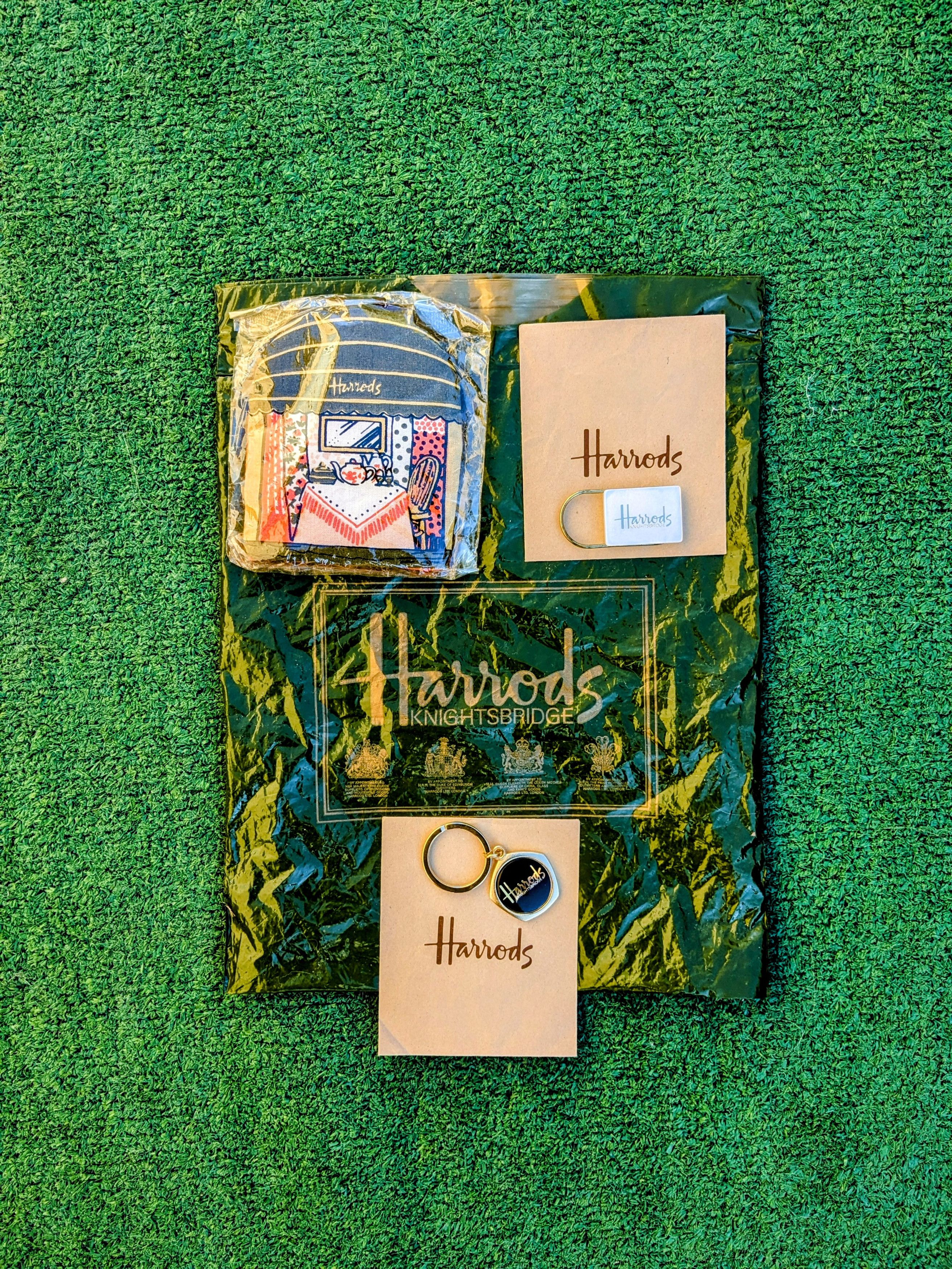 Harrods VTG 1980's HARRODS Knightsbridge Egg Cosy+2 Keychain Set Size ONE SIZE - 10 Thumbnail