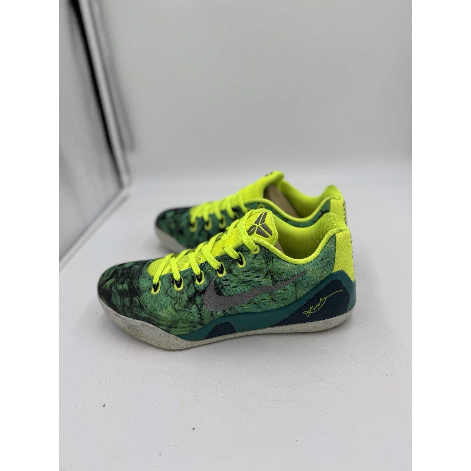 Nike Size 8.5 - Nike Kobe 9 EM Easter Size US 8.5 / EU 41-42 - 3 Thumbnail