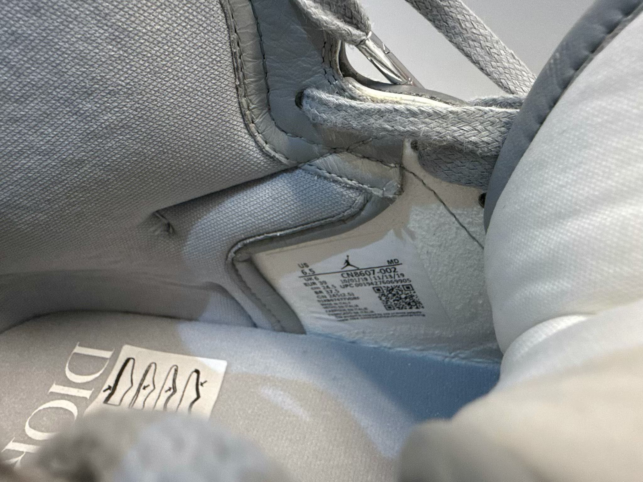 Dior × Jordan Brand Jordan x Dior Air Jordan 1 Retro High Top Sneaker BNIB Size US 6.5 / EU 39-40 - 25 Thumbnail