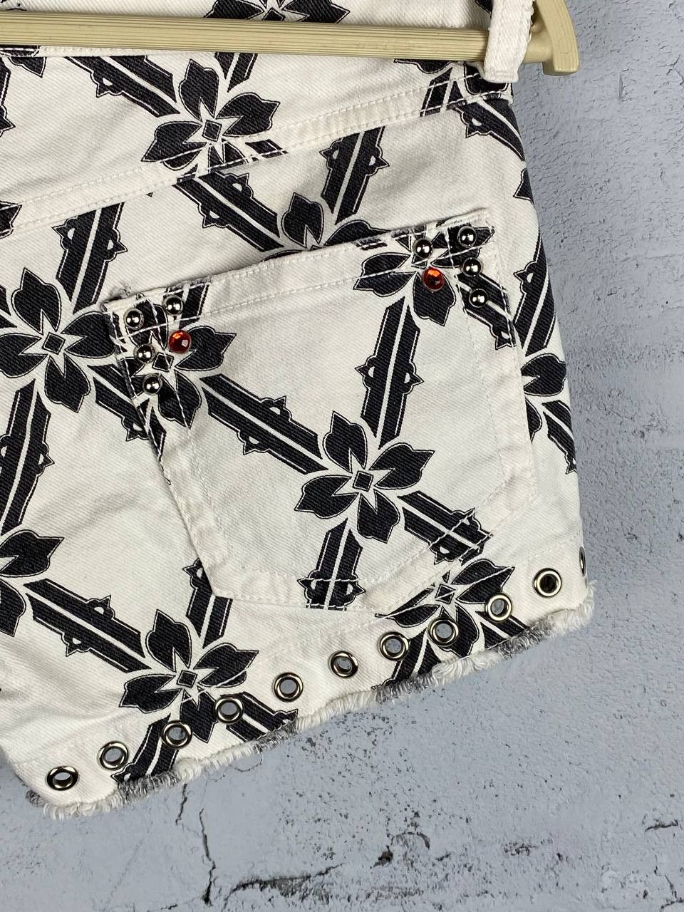 Isabel Marant × Isabel Marant Etoile Isabel Marant Etoile White Rhinestone Denim Shorts Size 25" / US 0 / IT 36 - 8 Thumbnail