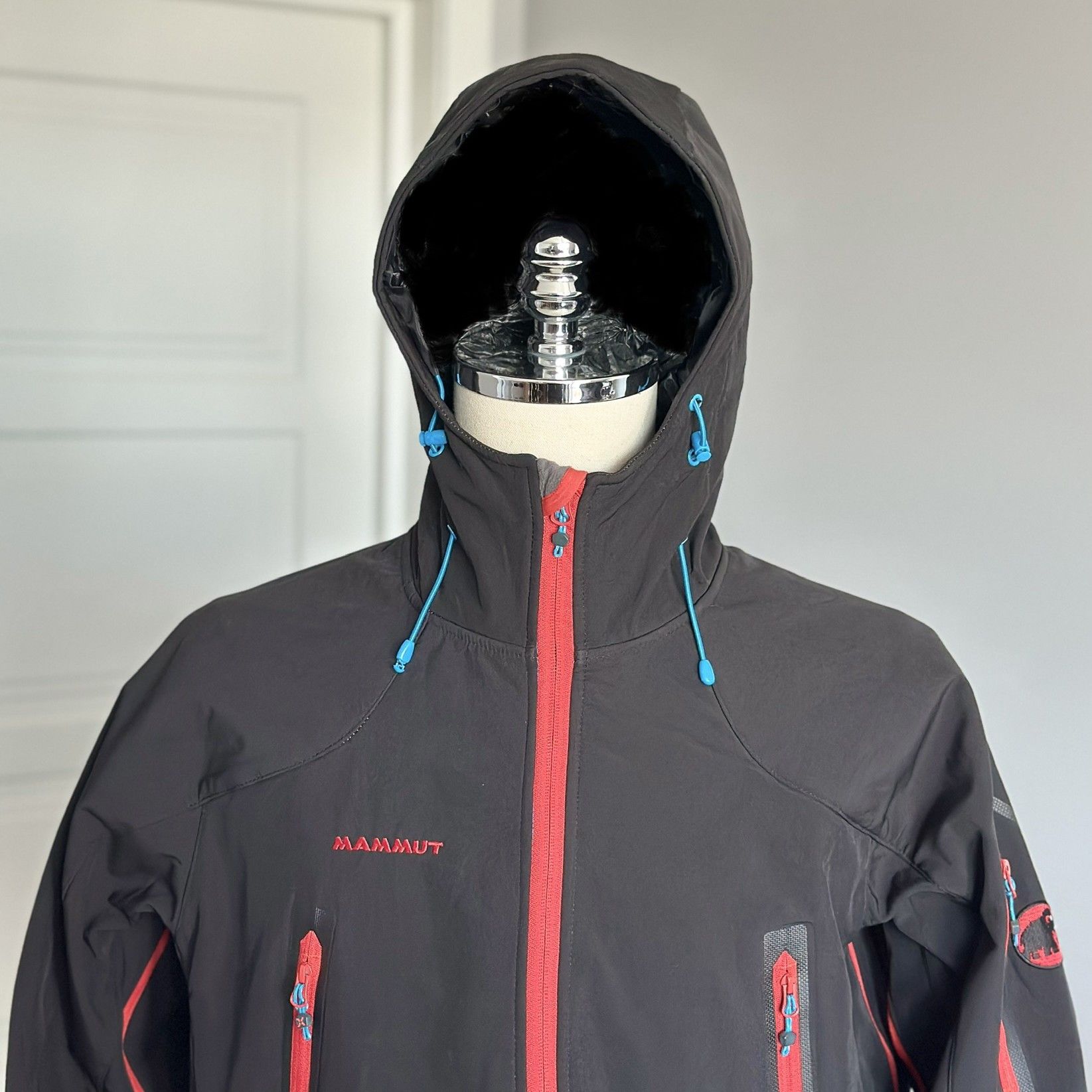 Mammut MAMMUT Eiger Extreme Shell Hooded Jacket Outdoor Trekking Size US M / EU 48-50 / 2 - 4 Thumbnail