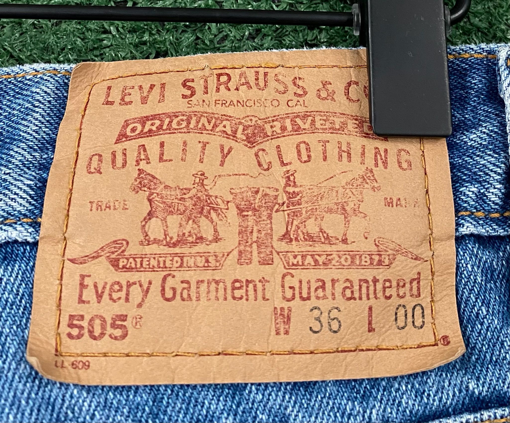 Levi's 90’s Levi’s 505 Medium Wash Denim Jean Shorts Jorts 35 Size US 35 - 5 Thumbnail