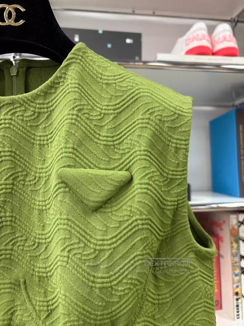 Prada Prada Green show triangle mark knitted vest Size XS / US 0-2 / IT 36-38 - 2 Thumbnail
