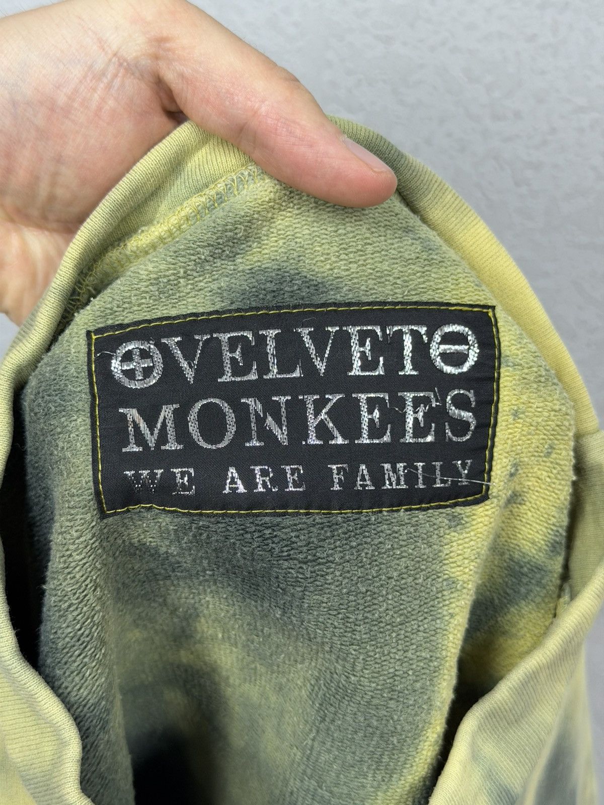 Other Vintage Velvet Monkees Tribal We Are Family 90s Sweatshirt Size US L / EU 52-54 / 3 - 13 Thumbnail