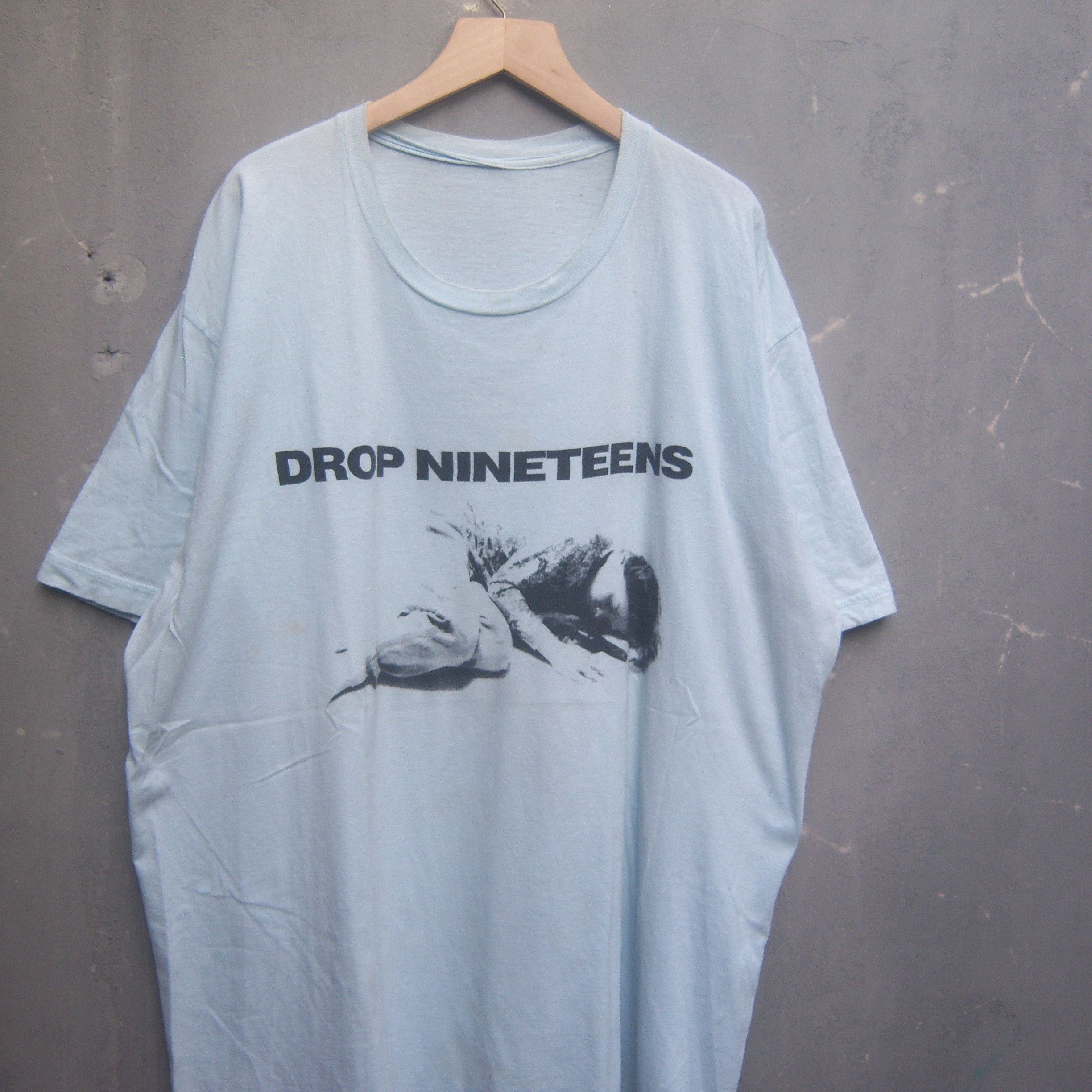 Band Tees Drop Nineteens Tour US 1992 Size US XL / EU 56 / 4 - 6 Thumbnail