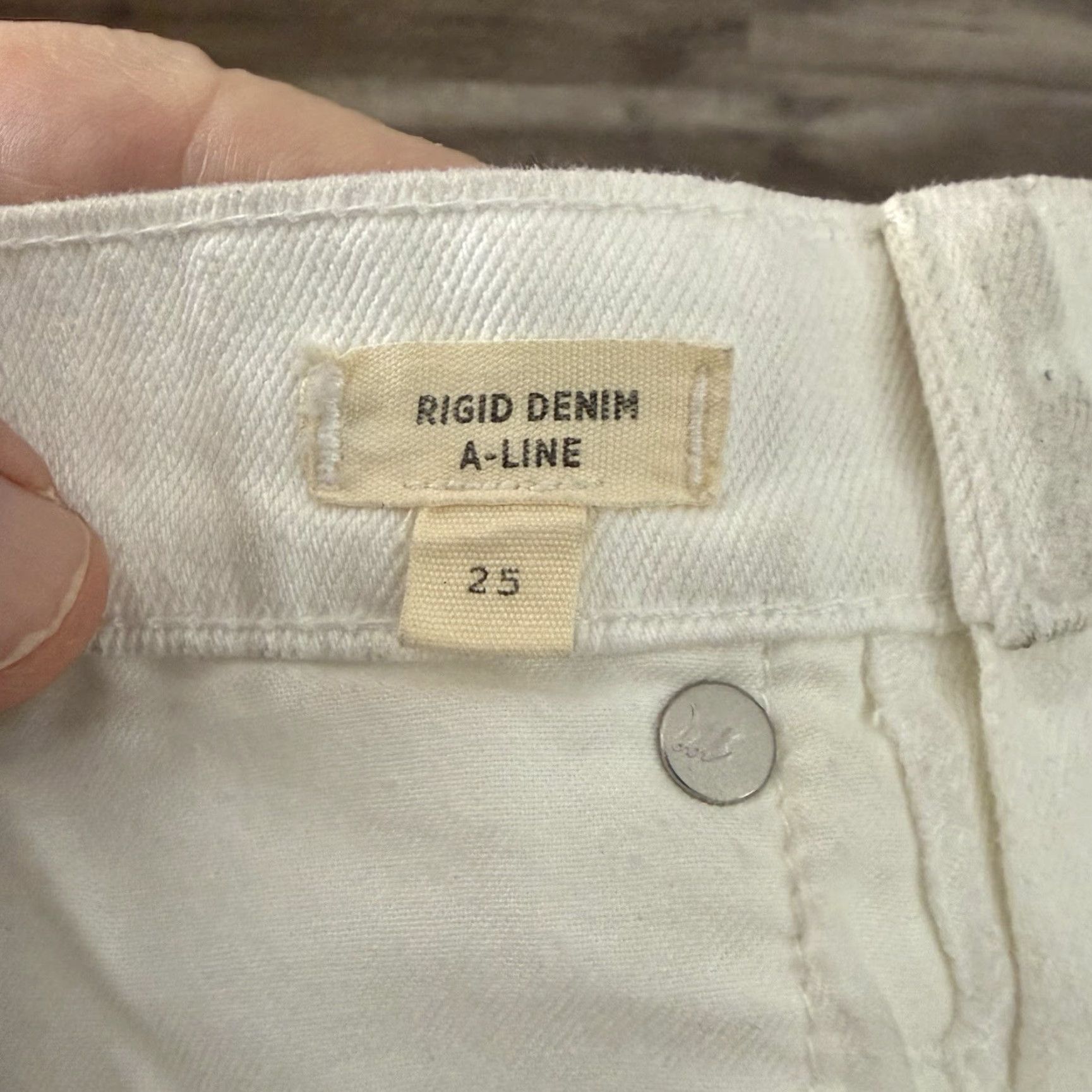Madewell Madewell Rigid Denim Mini Skirt Womens Sz 25 Off-White Button Front A-Line Skirt Size 42" / US 20 - 4 Thumbnail