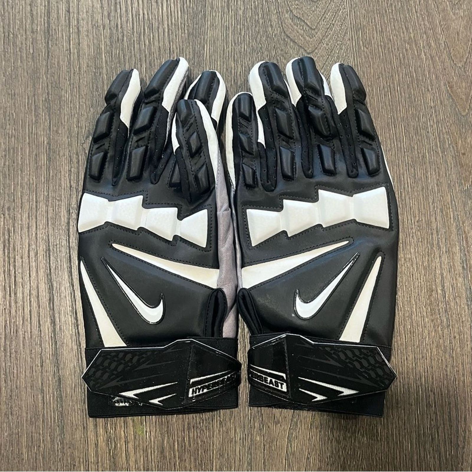Nike NWT Nike Promo Hyperbeast 2.0 Football Gloves - Size XXXXL Size ONE SIZE - 1 Thumbnail