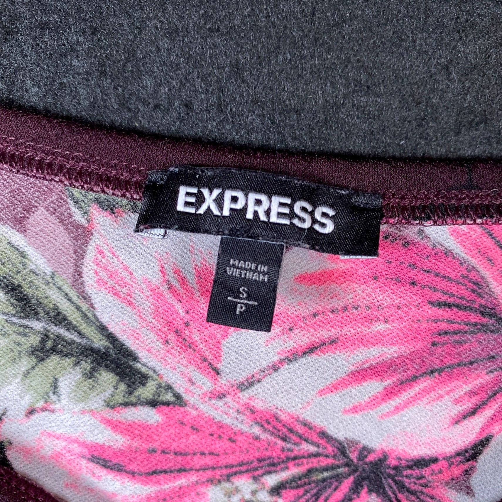 Express Express Blouse Womens Purple Multi Floral V Neck Cold Shoulder Crop Top S Size S / US 4 / IT 40 - 4 Thumbnail