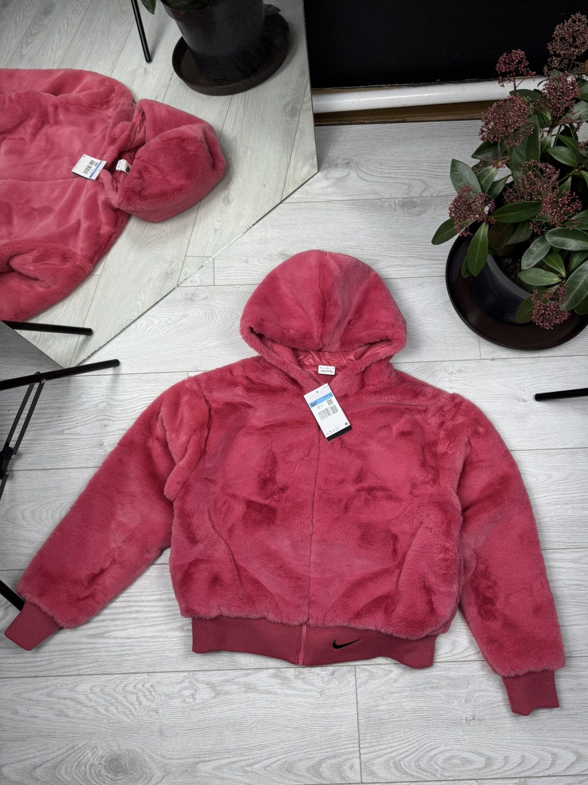 Nike × Vintage Nike Essential Faux Fur Swoosh Women’s Jacket M Size M / US 6-8 / IT 42-44 - 4 Thumbnail