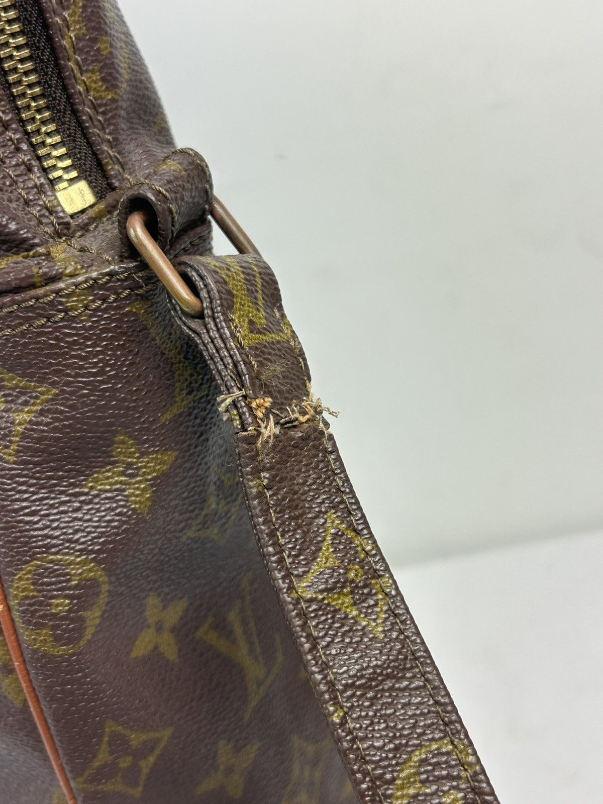 Louis Vuitton Louis Vuitton Monogram Crossbody Bag Size ONE SIZE - 6 Thumbnail