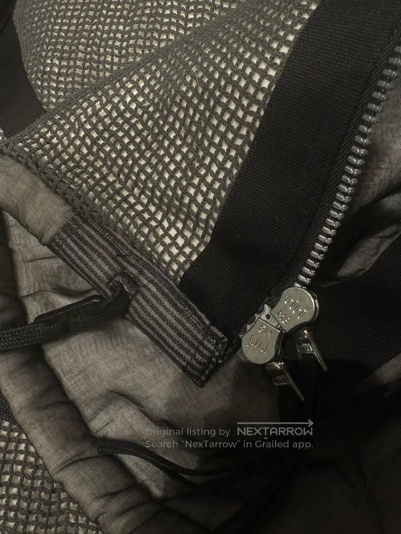 Boris Bidjan Saberi Boris Bidjan Saberi Size S White goose down Size US S / EU 44-46 / 1 - 3 Thumbnail