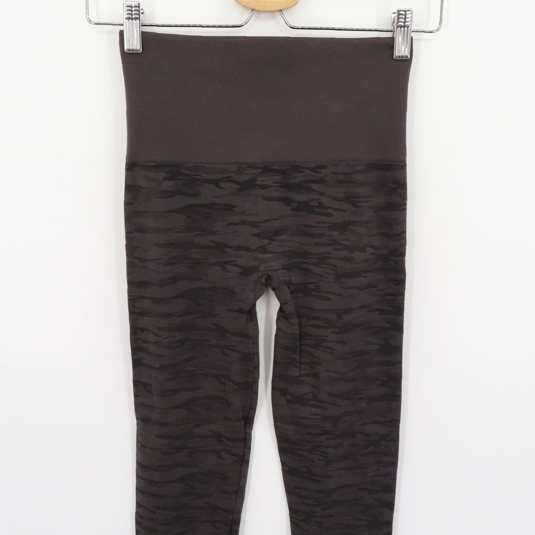 Spanx Assets Spanx Women Medium Gray Black Camouflage Leggings Pants - M, Gray, Camouflage, Ankle, Yoga, Casual, Regular, Womens Size 32" / US 10 / IT 46 - 5 Thumbnail