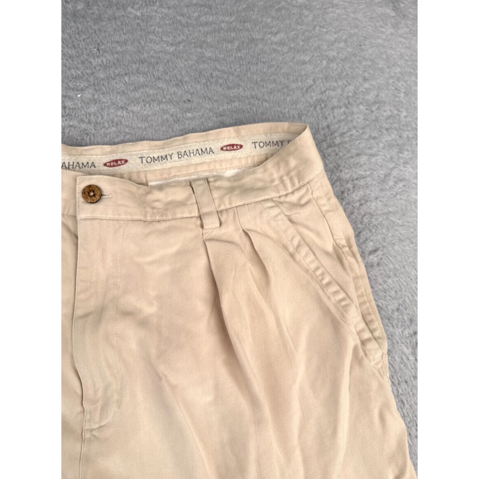 Tommy Bahama Tommy Bahama Men's Shorts 34 Beige Pleated Cotton Silk Beach Resort Aloha 90s Style Pockets Logo Casual Mens Size US 34 / EU 50 - 5 Thumbnail