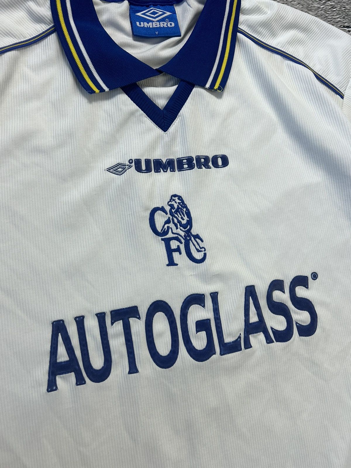 Chelsea Soccer Desailly Chelsea vintage Jersey white Umbro 1998 2000 Size US M / EU 48-50 / 2 - 5 Thumbnail