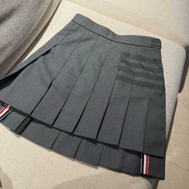 Thom Browne Thom Browne High waist pleated skirt Size 25" / US 0 / IT 36 - 1 Thumbnail