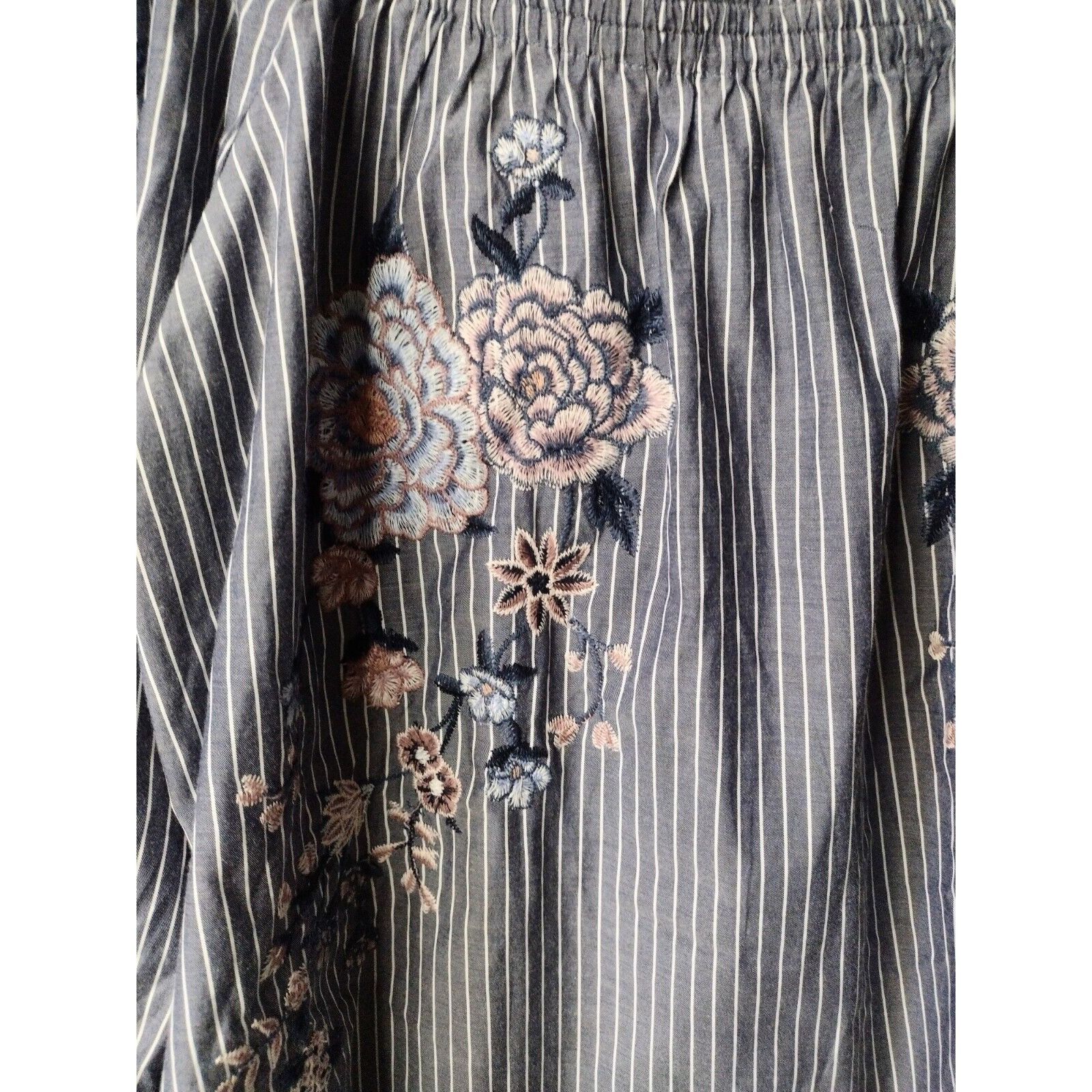 American Eagle Outfitters American Eagle Off Shoulder Embroidered Cropped Top Sz M Tie Size M / US 6-8 / IT 42-44 - 3 Thumbnail