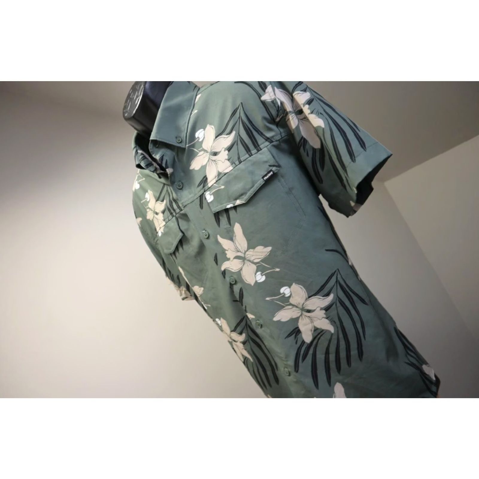 Hurley Button Up Hawaiian Shirt Floral Polyester Stretch Surf Mens Sz Large