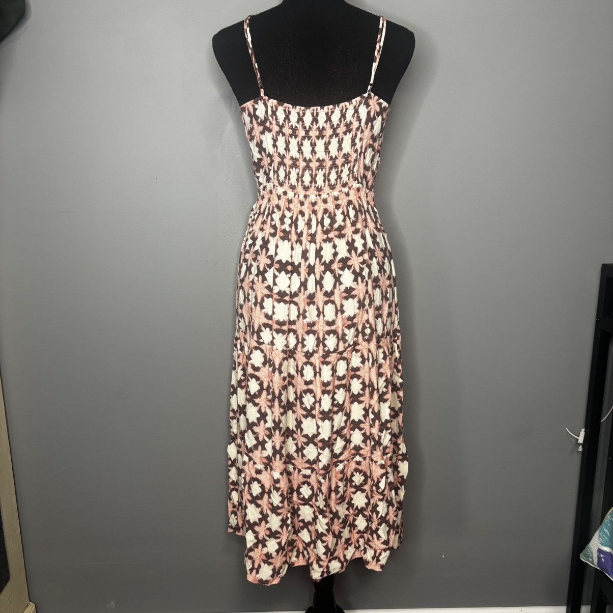 Loft NWT LOFT Sunwashed Floral Twist Tiered Midi Dress, Size 10P Size M / US 6-8 / IT 42-44 - 5 Thumbnail