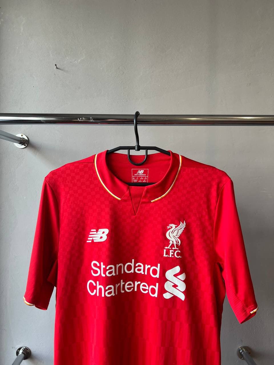 New Balance 2015/16 LIVERPOOL FC HOME SOCCER JERSEY FOOTBALL SHIRT SZ S Size US S / EU 44-46 / 1 - 4 Thumbnail