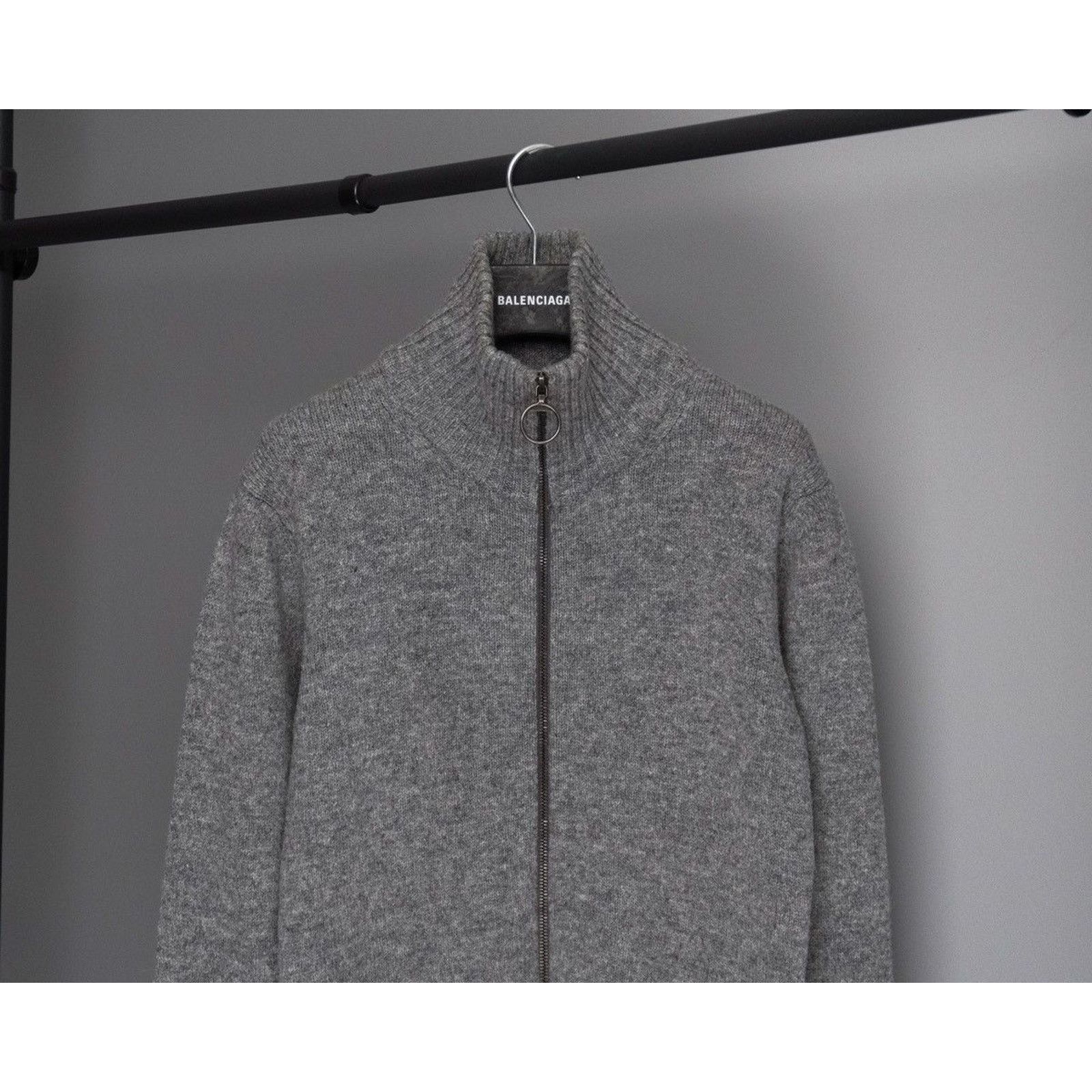 Prada Vintage prada grey knit wool zip logo sweater Size US S / EU 44-46 / 1 - 2 Thumbnail