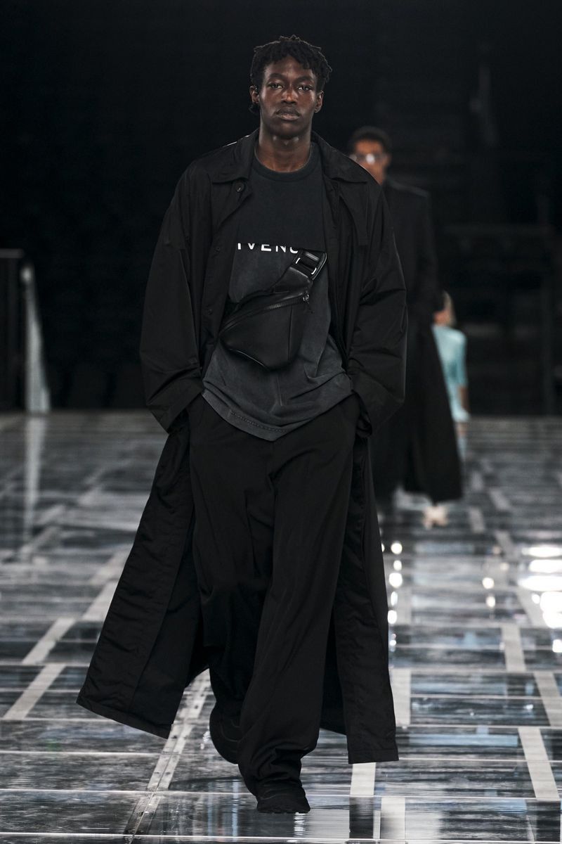 Givenchy Blue 4G Logo Oversized Overlay T-Shirt Size US M / EU 48-50 / 2 - 7 Thumbnail