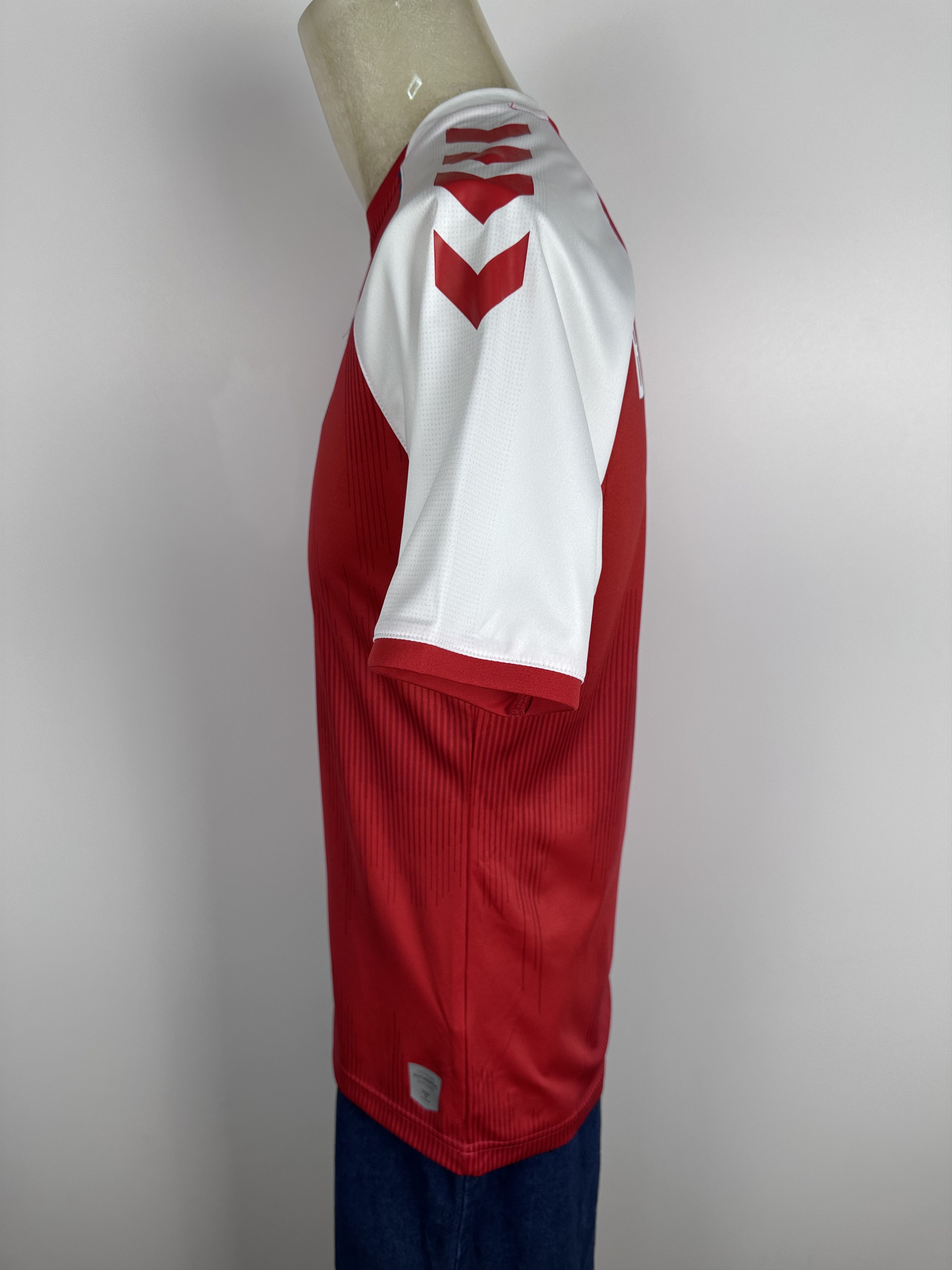 Hummel DENMARK 2021 22 FOOTBALL SHIRT JERSEY #9 BRAITHWAITE HUMMEL Size US M / EU 48-50 / 2 - 11 Thumbnail